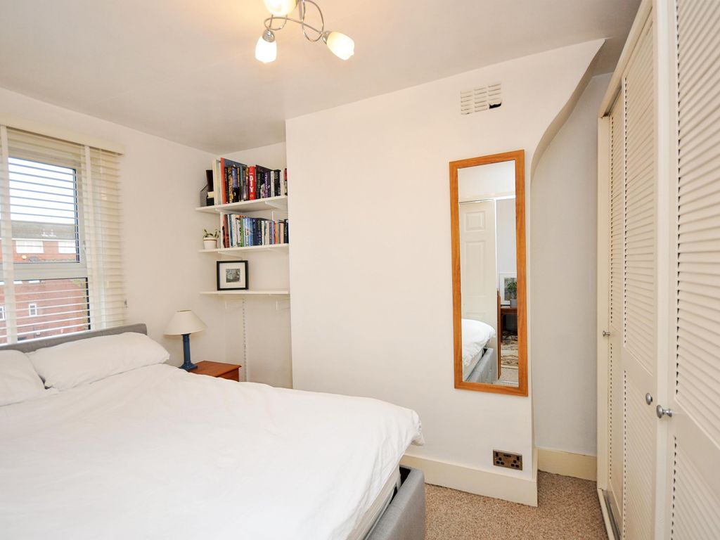 1 bed flat for sale in Croydon Road, London SE20, £225,000