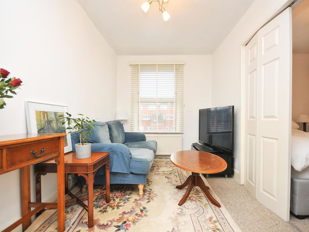 1 bed flat for sale in Croydon Road, London SE20, £225,000