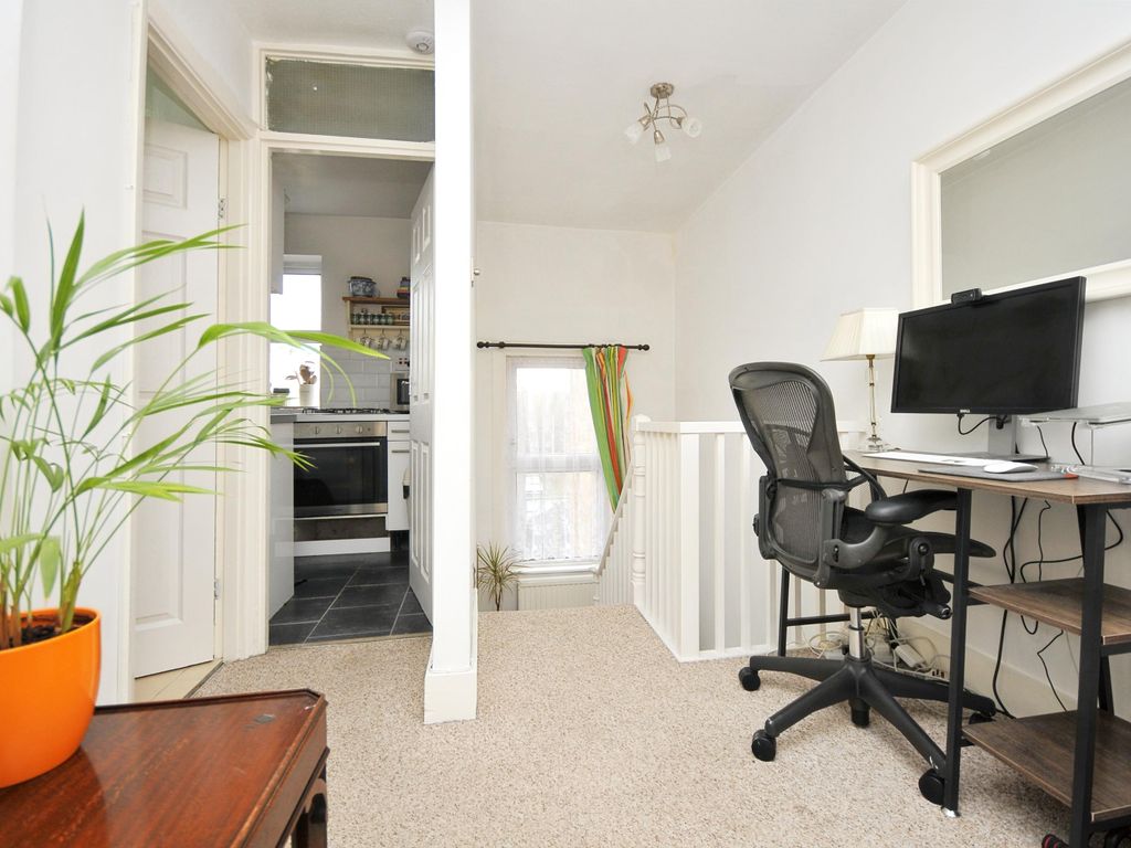 1 bed flat for sale in Croydon Road, London SE20, £225,000