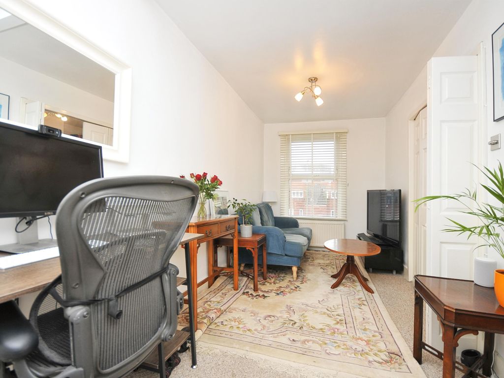 1 bed flat for sale in Croydon Road, London SE20, £225,000