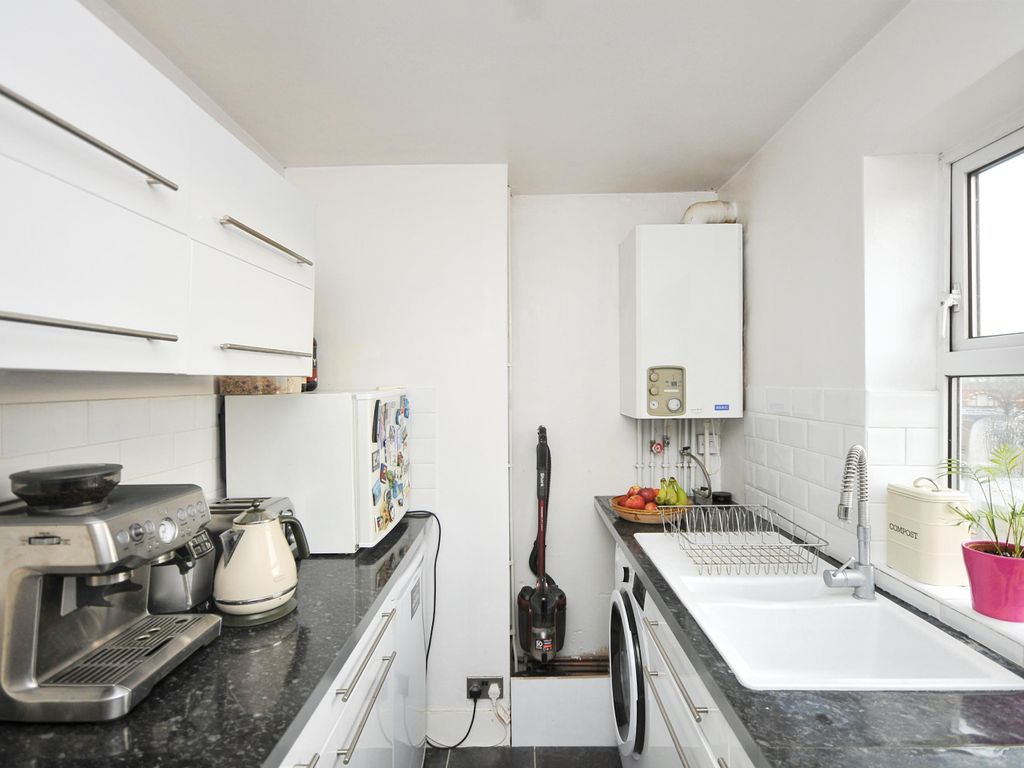 1 bed flat for sale in Croydon Road, London SE20, £225,000