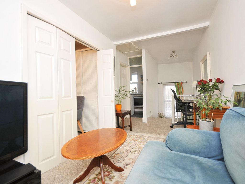 1 bed flat for sale in Croydon Road, London SE20, £225,000