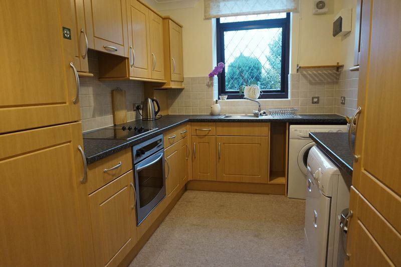 1 bed flat to rent in Mow Cop Road, Mount Pleasant, Cheshire ST7, £550 pcm