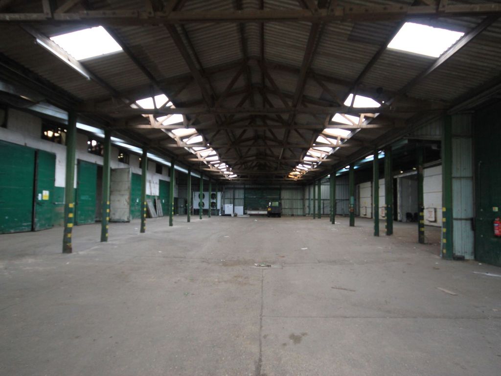 Warehouse to let in Hawks Hill Lane, Sittingbourne ME9, £60,000 pa
