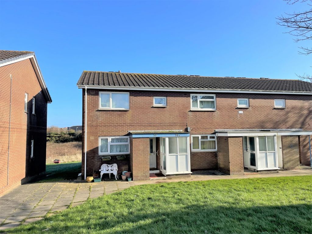 2 bed flat for sale in Kincraig Place, Bispham FY2, £70,000