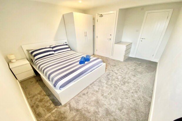 Room to rent in 13 Shadwell Road, Portsmouth PO2, £680 pcm