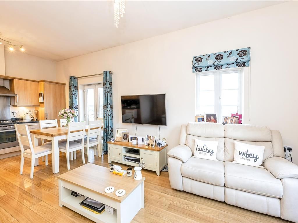 3 bed flat to rent in New Lakeside, Hampton Vale, Peterborough PE7, £1,100 pcm