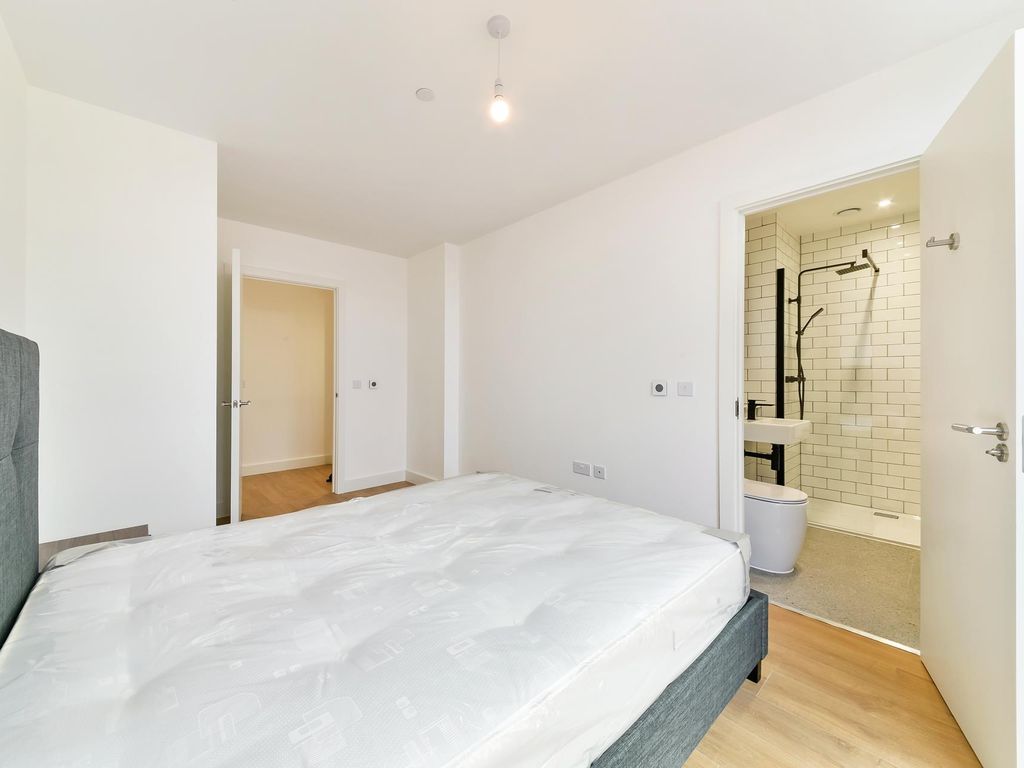 New home, 2 bed flat for sale in Tellicherry Court, Oxbow, Aberfeldy New Village, London E14, £610,000