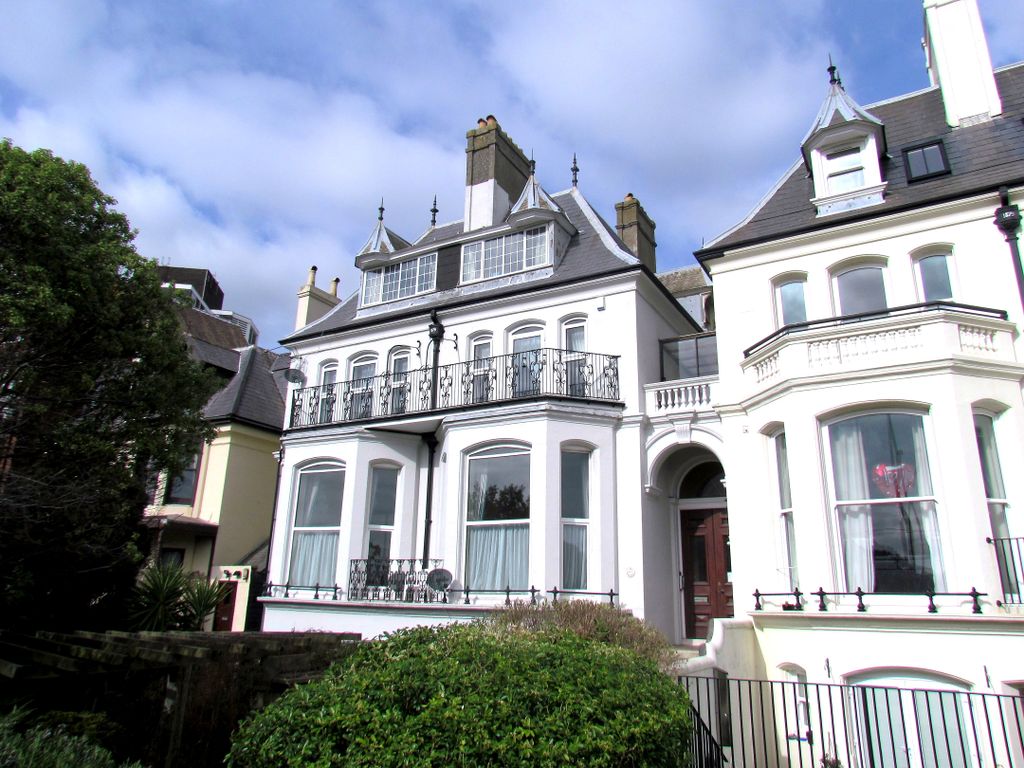 3 bed flat to rent in South Parade, Southsea PO5, £1,350 pcm