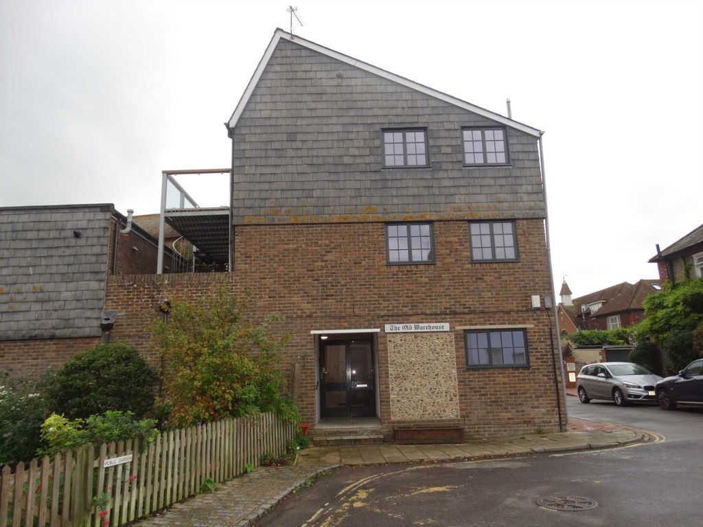 3 bed town house to rent in Arun Street, Arundel BN18, £1,750 pcm