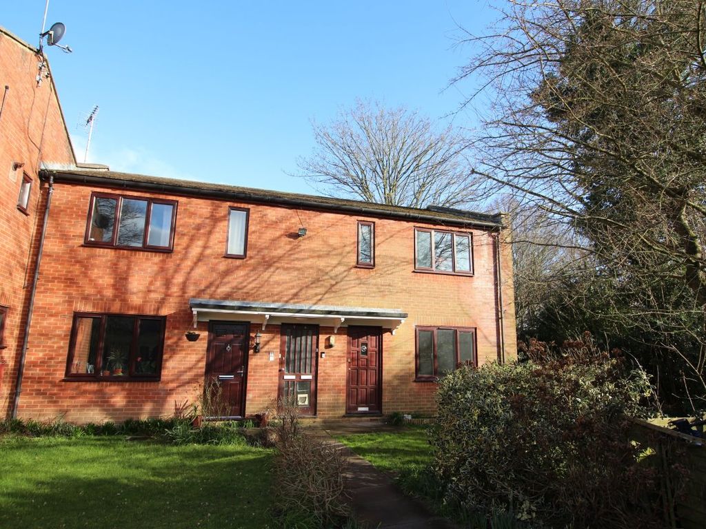 1 bed flat to rent in Crawley Road, Horsham RH12, £1,050 pcm