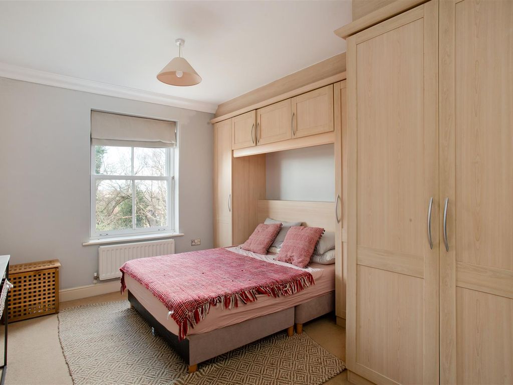 2 bed flat to rent in Burleigh Road, Ascot SL5, £1,850 pcm