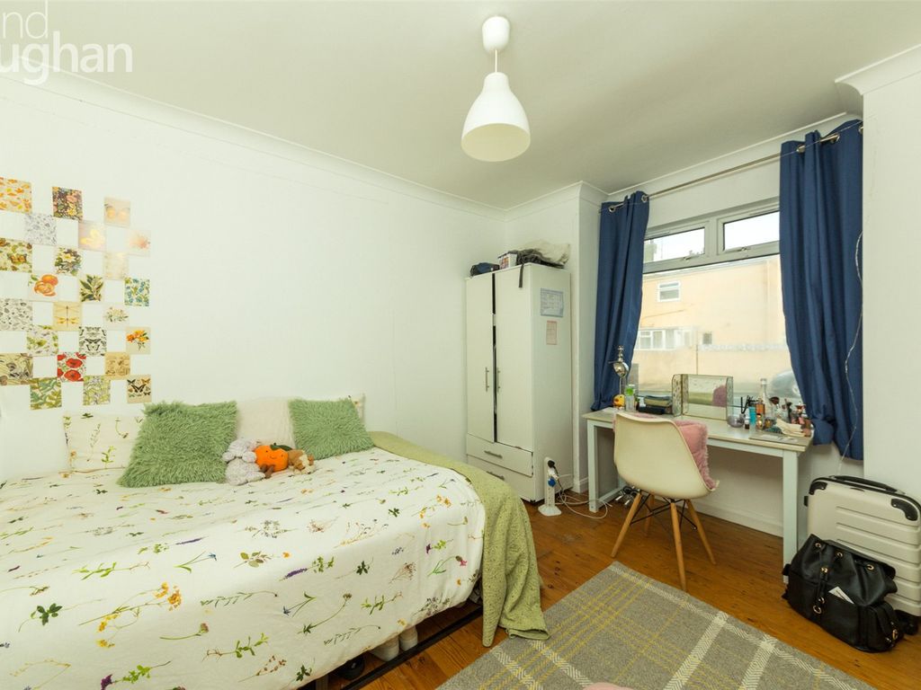 3 bed flat to rent in Milner Road, Brighton BN2, £2,250 pcm