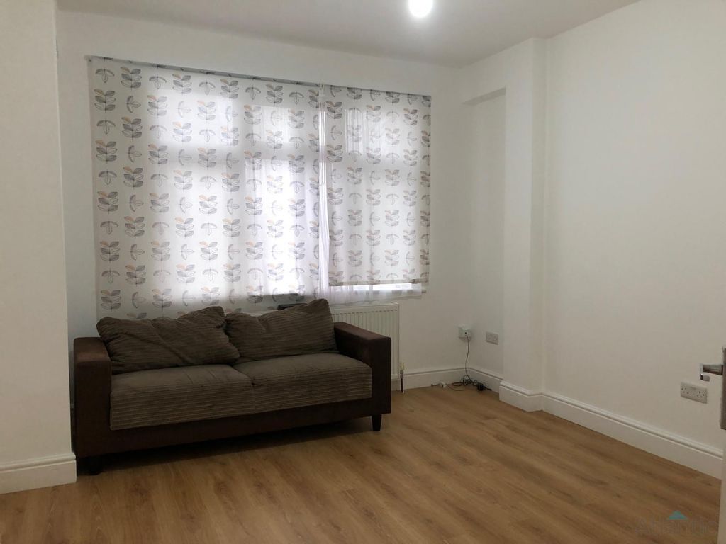 2 bed flat to rent in Buckthorne Road, Crofton Park, Lewisham SE4, £1,945 pcm