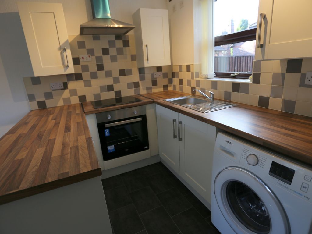 1 bed flat to rent in Rogerstone Avenue, Penkhull ST4, £600 pcm