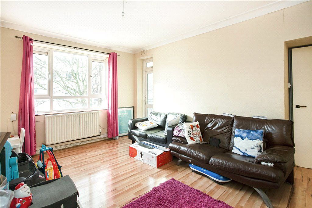 2 bed flat for sale in Hayter Road, London SW2, £370,000