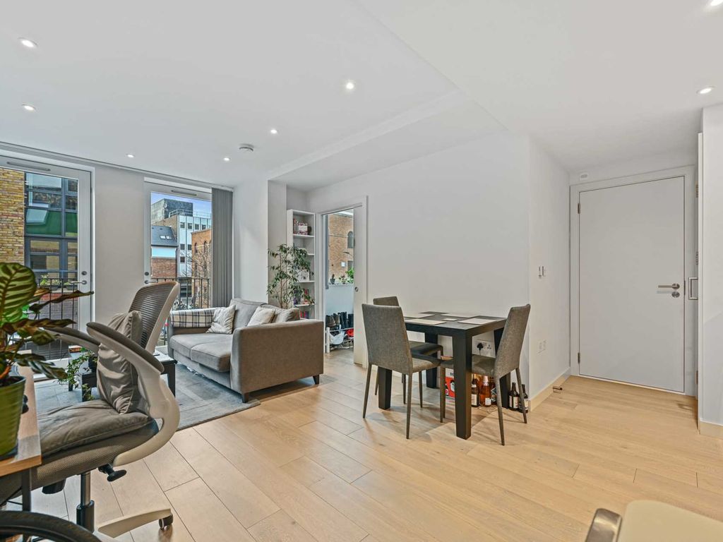 1 bed flat for sale in Albion Place, Hammersmith, London W6, £499,950