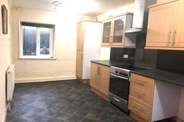 3 bed property to rent in Tennyson Road, Colne BB8, £725 pcm