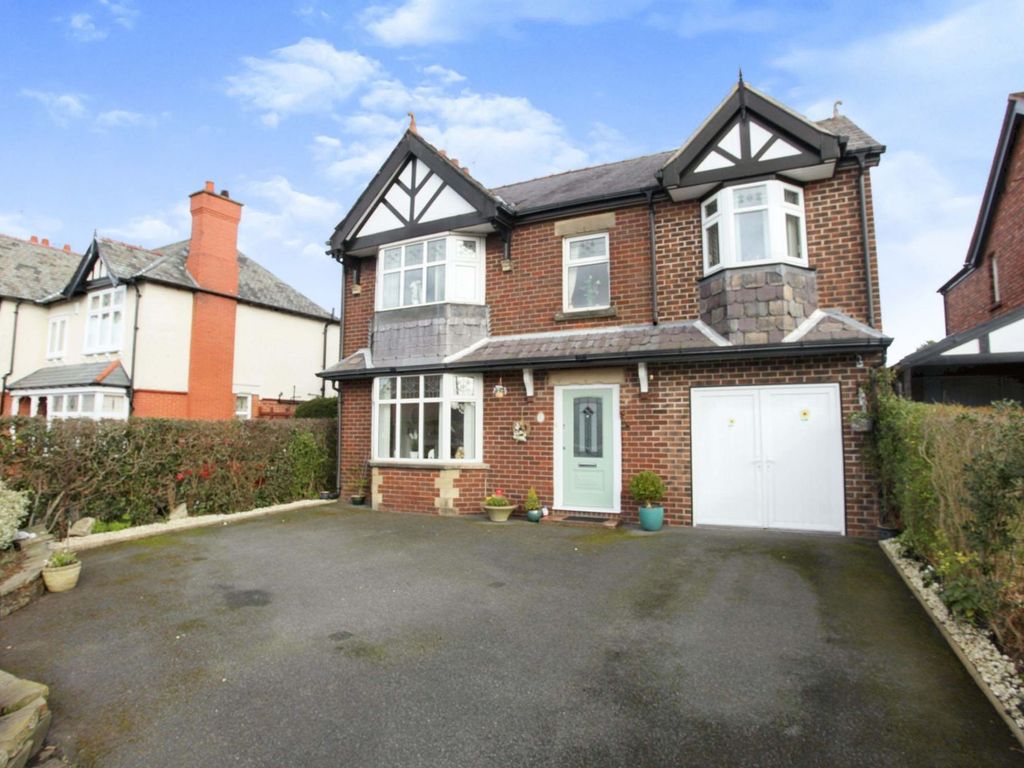 4 bed detached house for sale in Nantwich Road, Middlewich CW10, £450,000