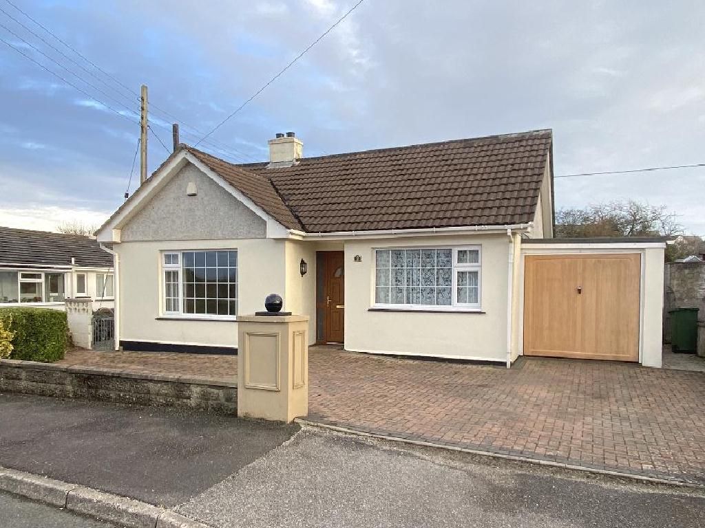 3 bed bungalow to rent in Dracaena Crescent, Hayle TR27, £1,200 pcm