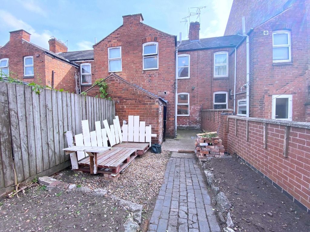 3 bed terraced house to rent in Bede Street, City Centre, Leicester LE3, £412 pcm