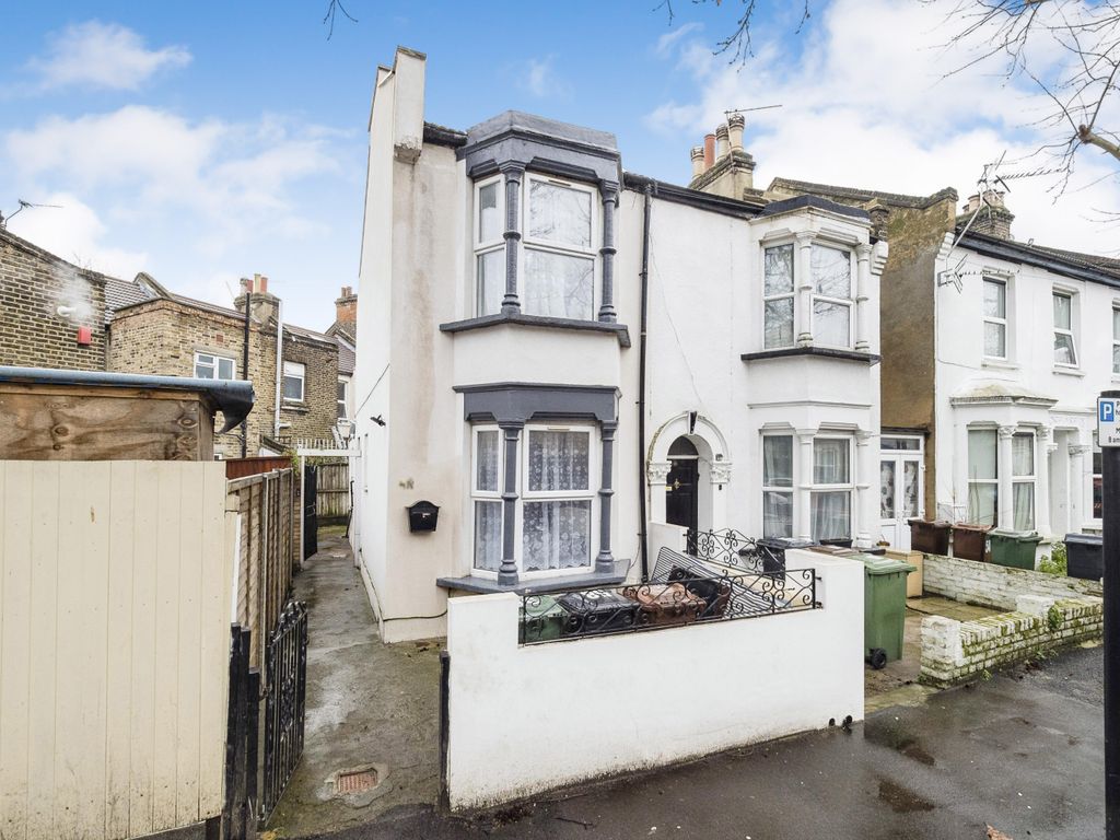 2 bed end terrace house for sale in Buckland Road, London E10, £450,000
