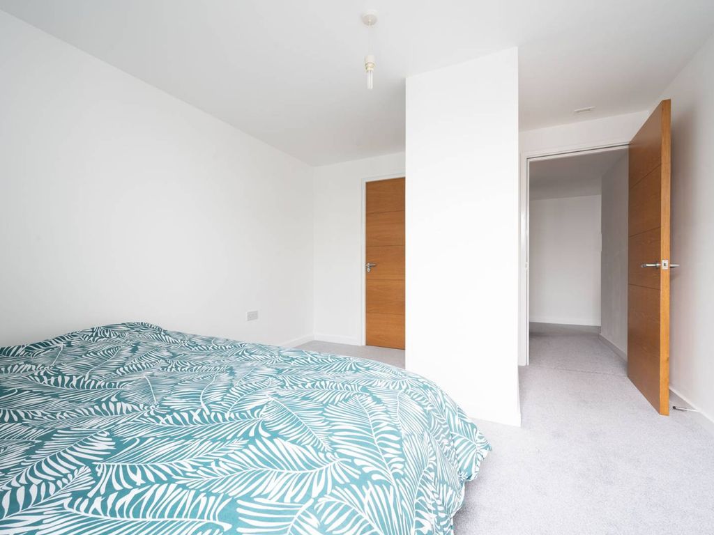2 bed flat for sale in Alexandra Terrace, Guildford GU1, £425,000