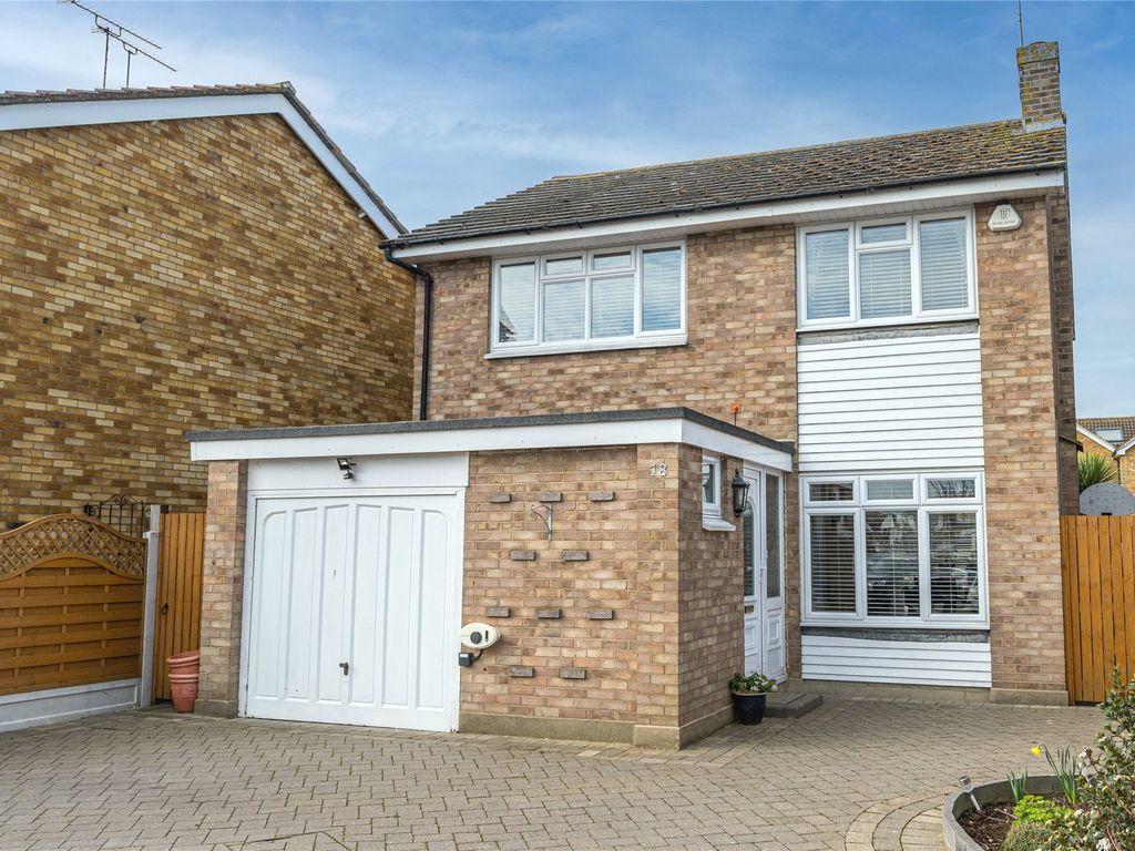 3 bed detached house for sale in Little Thorpe, Thorpe Bay SS1, £495,000