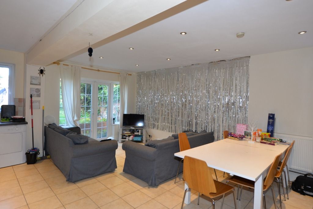 5 bed detached house to rent in Avenue Road, Southampton SO14, £2,300 pcm