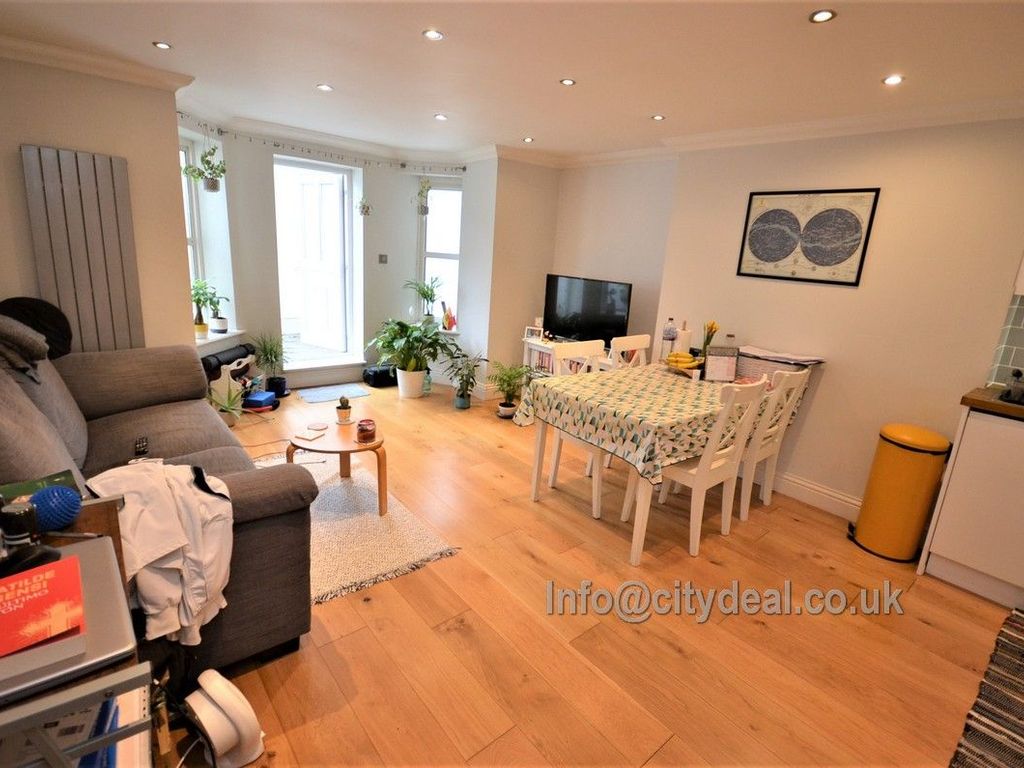 1 bed flat to rent in Cumberland Park, London W3, £1,547 pcm