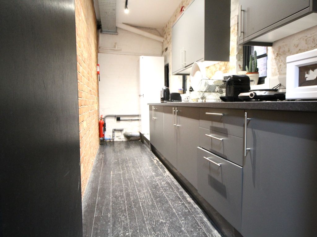 Office to let in Dalston Lane, Hackney E8, £6,900 pa