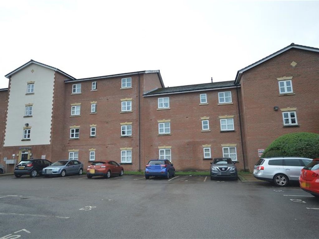 2 bed flat to rent in Lawnhurst Avenue, Wythenshawe, Manchester M23, £1,100 pcm