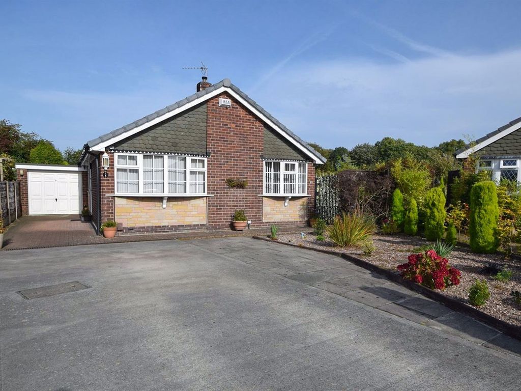 3 bed detached bungalow for sale in Millom Place, Gatley, Cheadle SK8, £439,950