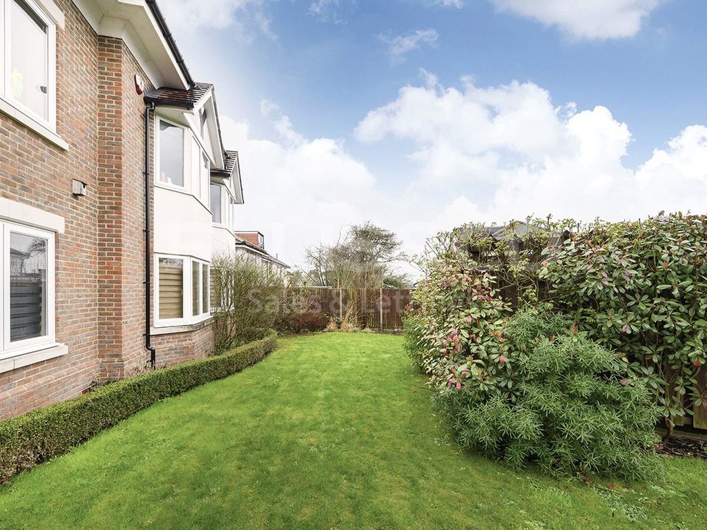 2 bed flat for sale in Sunstone Court, 51 Selvage Lane, Mill Hill, London NW7, £450,000