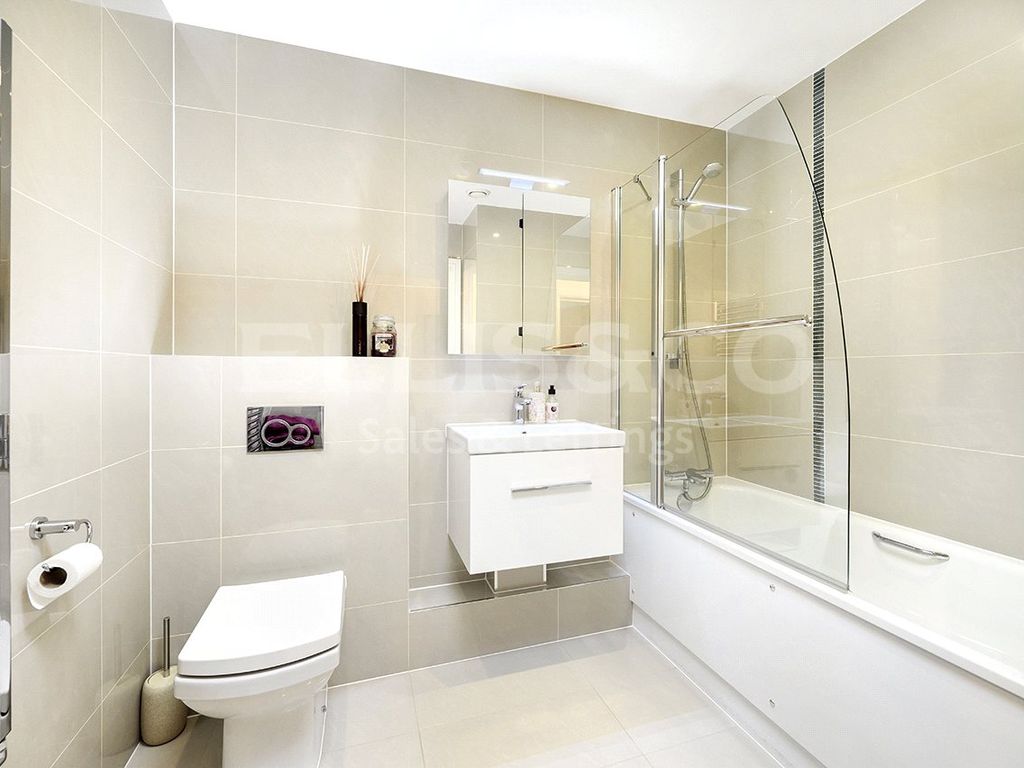 2 bed flat for sale in Sunstone Court, 51 Selvage Lane, Mill Hill, London NW7, £450,000