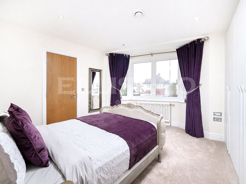 2 bed flat for sale in Sunstone Court, 51 Selvage Lane, Mill Hill, London NW7, £450,000