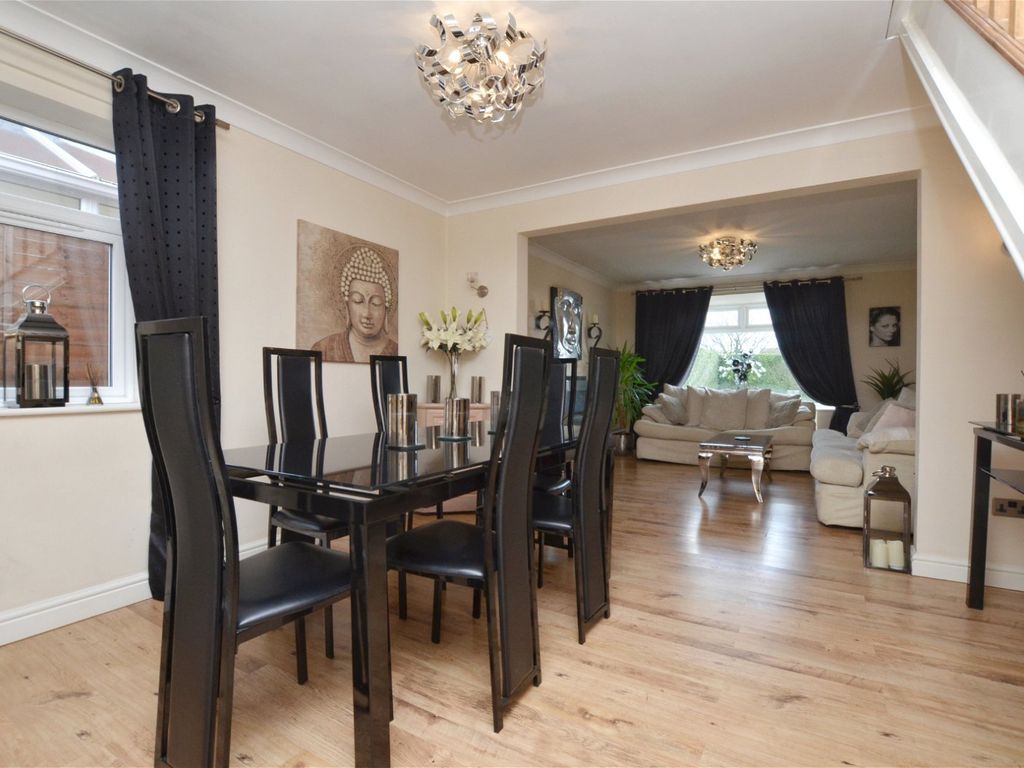 5 bed detached house for sale in Burton Road, Barnsley S71, £320,000