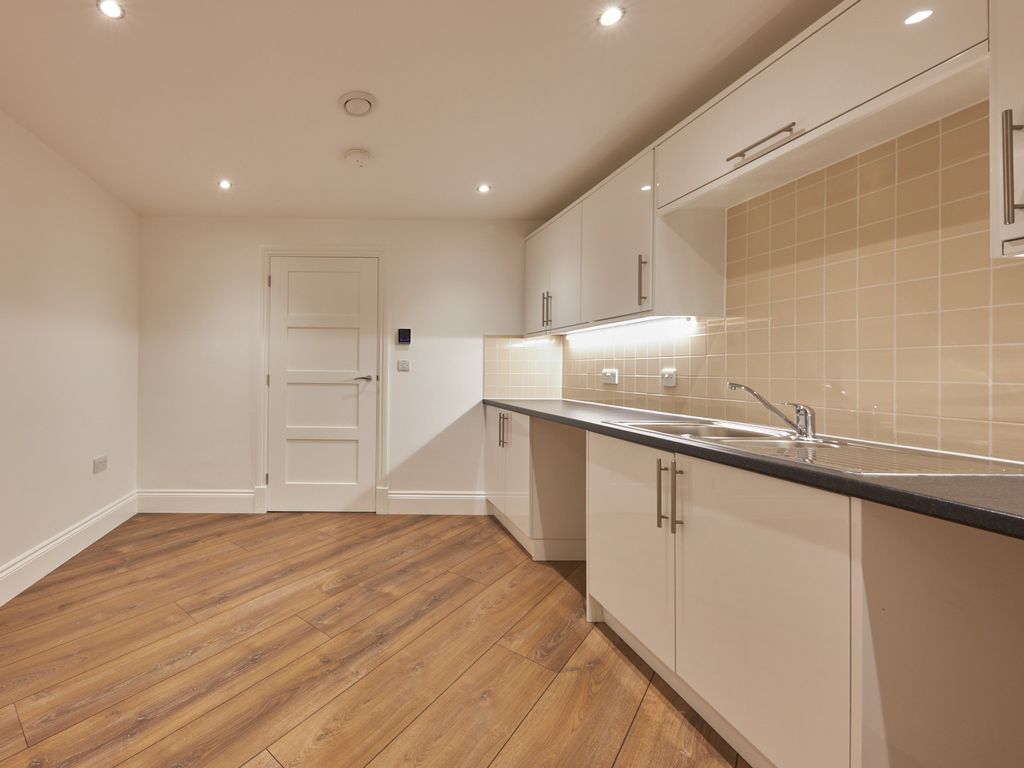 3 bed flat for sale in Ullswater Court, Mill Hill East, London NW4, £1,395,000