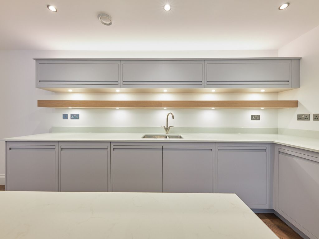 3 bed flat for sale in Ullswater Court, Mill Hill East, London NW4, £1,395,000