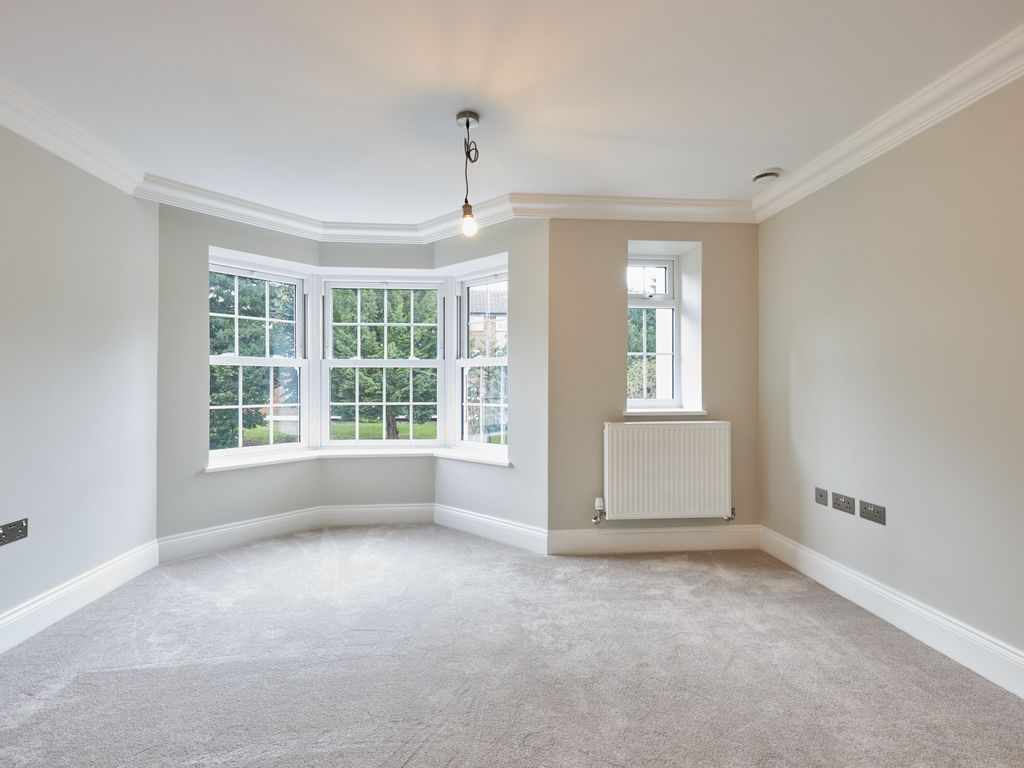 3 bed flat for sale in Ullswater Court, Mill Hill East, London NW4, £1,395,000