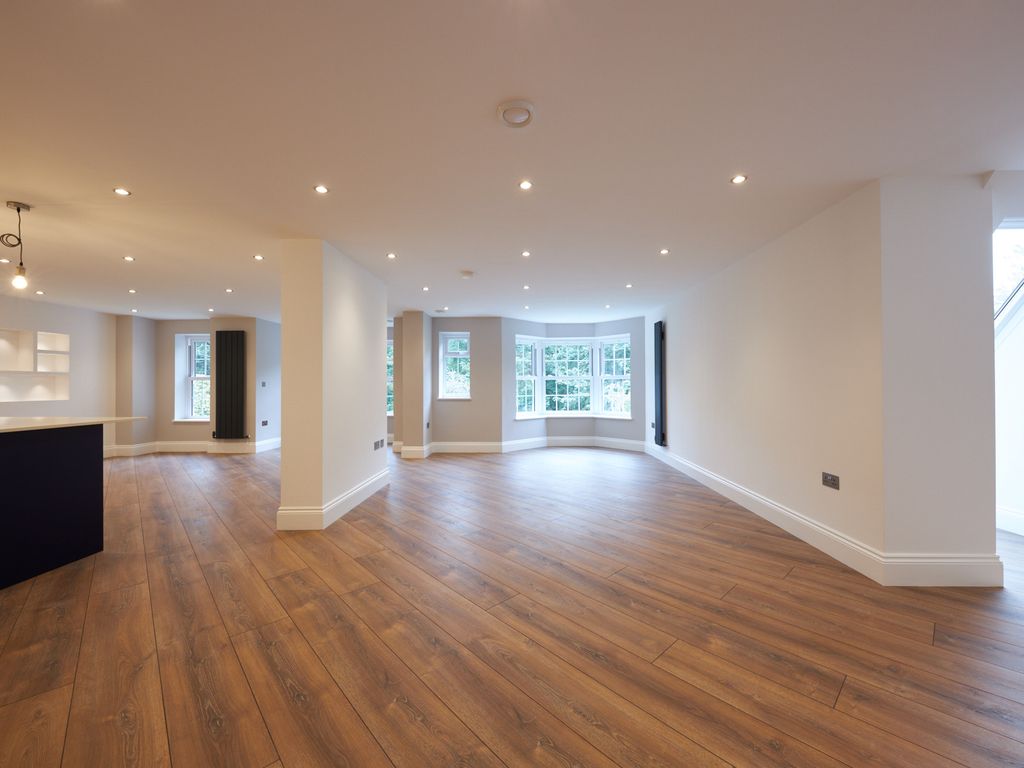 3 bed flat for sale in Ullswater Court, Mill Hill East, London NW4, £1,395,000