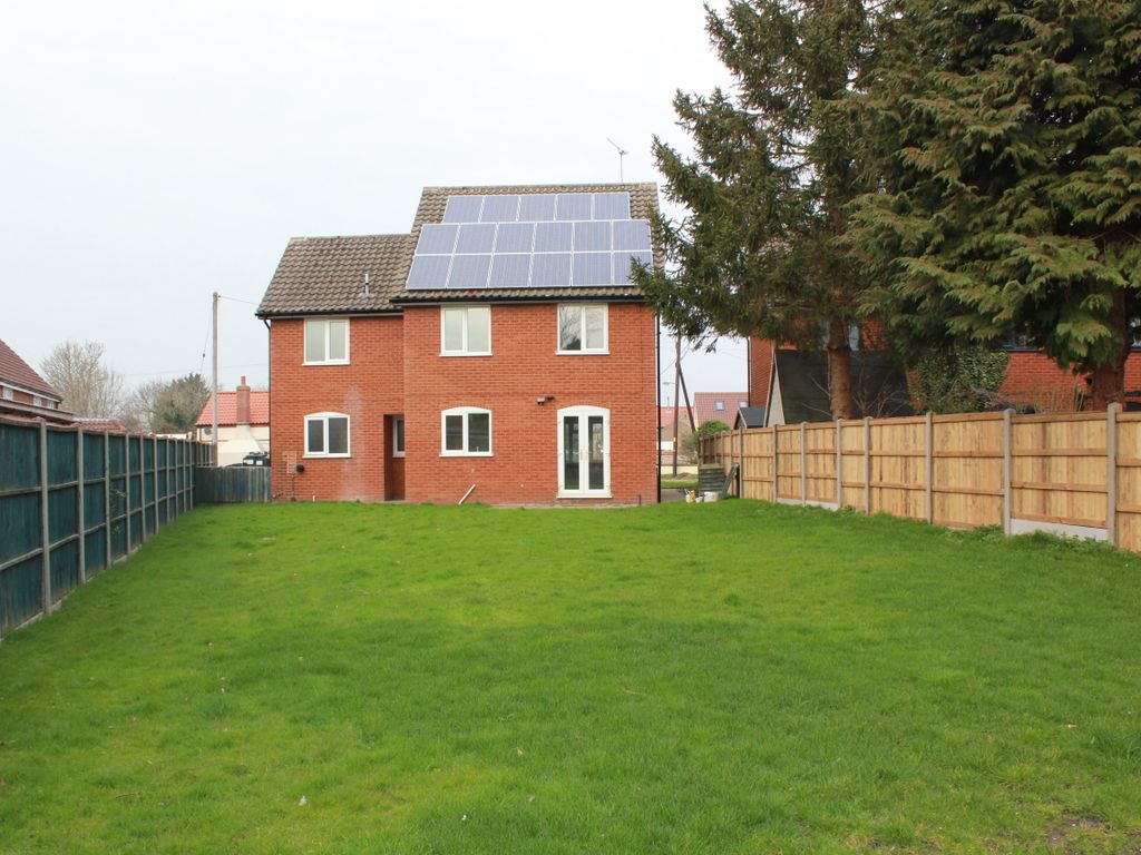 4 bed detached house to rent in Thornham Road, Methwold, Thetford IP26, £1,450 pcm
