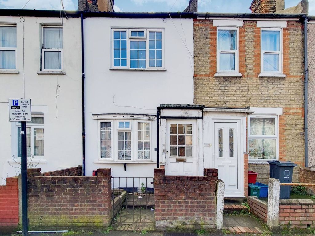 3 bed terraced house for sale in Myrtle Road, Hounslow TW3, £375,000