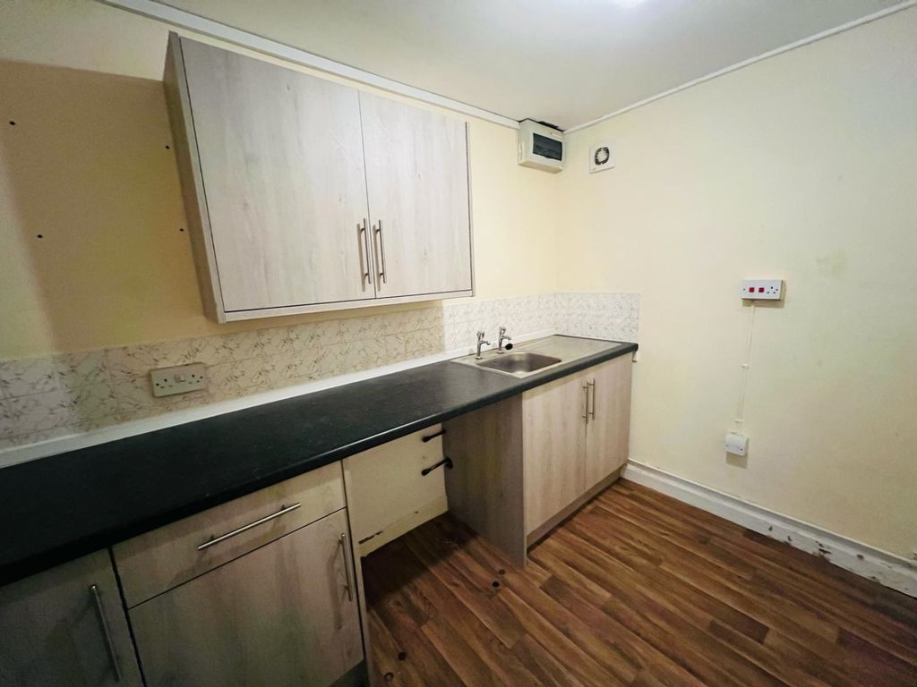 1 bed flat to rent in Basement Flat, Grosvenor Street GL52, £600 pcm