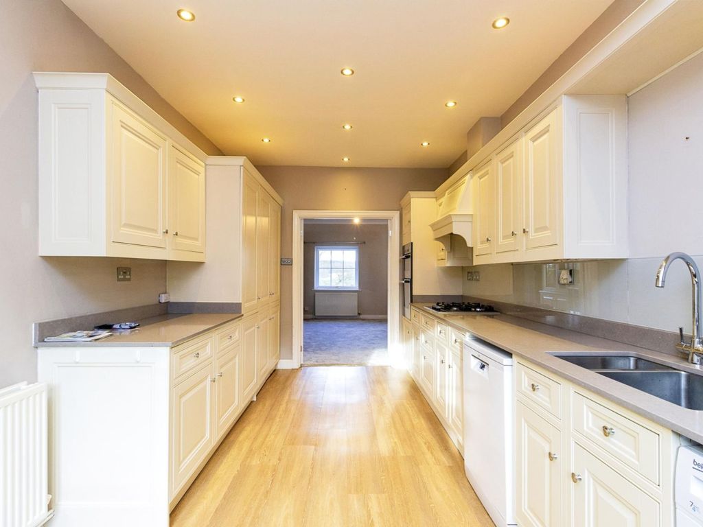 2 bed flat for sale in Missenden Road, Amersham HP7, £695,000