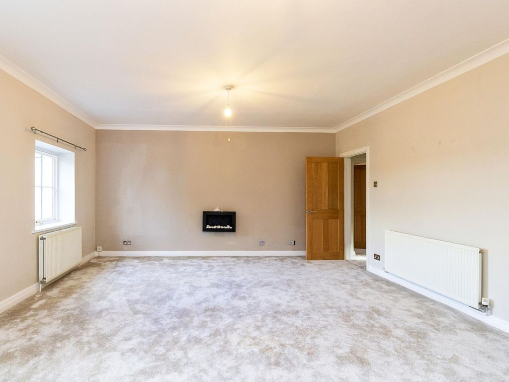 2 bed flat for sale in Missenden Road, Amersham HP7, £695,000