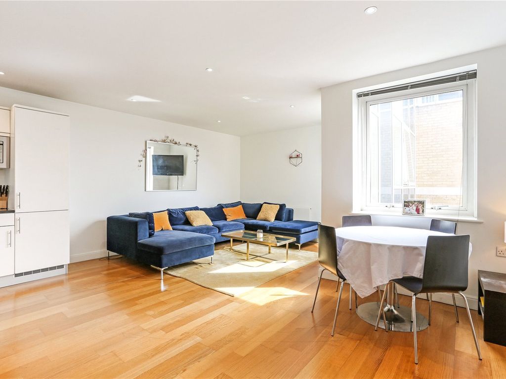 1 bed flat for sale in Clapham Common South Side, Clapham South, London SW4, £425,000