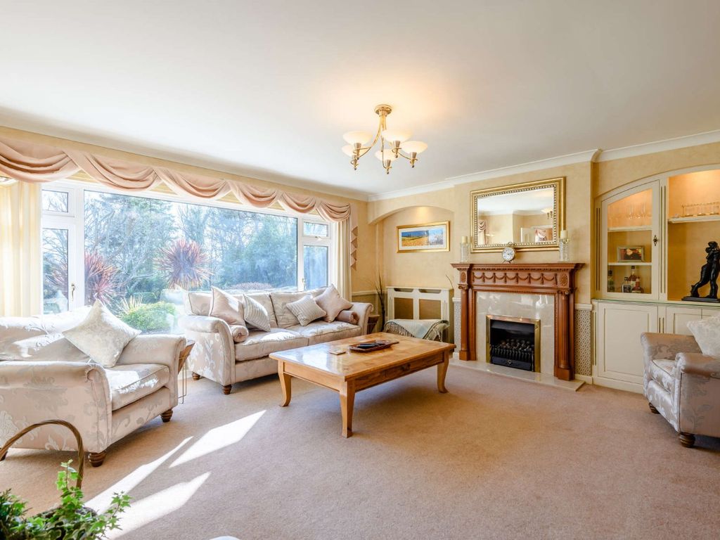 4 bed detached house for sale in Oak Drive, Alderbury, Salisbury, Wiltshire SP5, £935,000