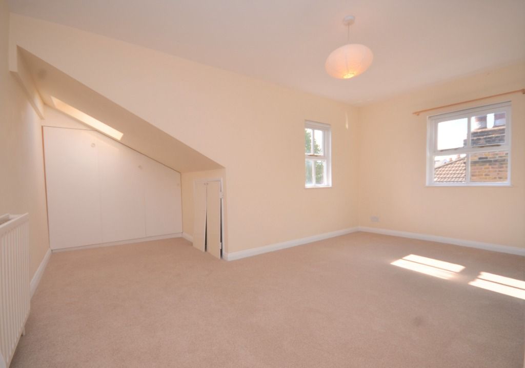 2 bed flat to rent in Red Post Hill, Herne Hill, London SE24, £2,000 pcm