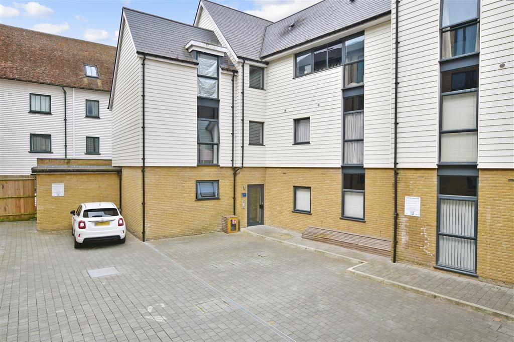 2 bed flat for sale in Stour Street, Canterbury, Kent CT1, £280,000